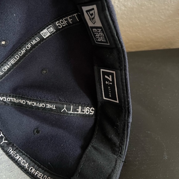 Boston Red Sox New Era cap - 7 1/4" - Picture 3 of 4